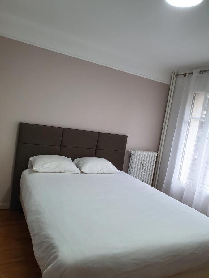 Bel Appartement 2 Pieces, Sortie De Metro Ligne 8 Charenton-le-Pont Luaran gambar