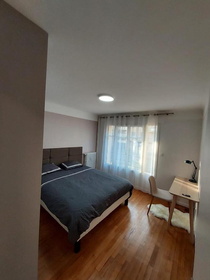 Bel Appartement 2 Pieces, Sortie De Metro Ligne 8 Charenton-le-Pont Luaran gambar